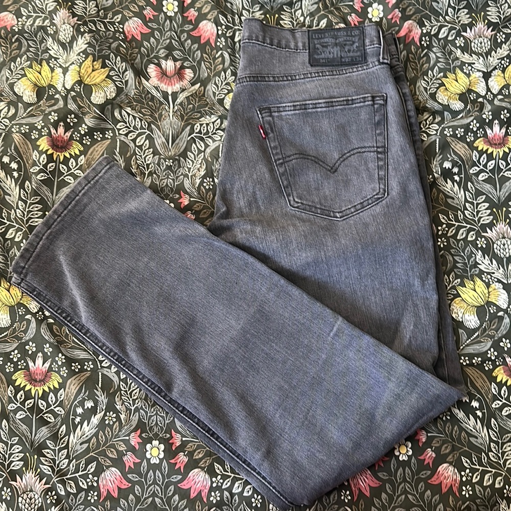 Gray like new Levi men Jean